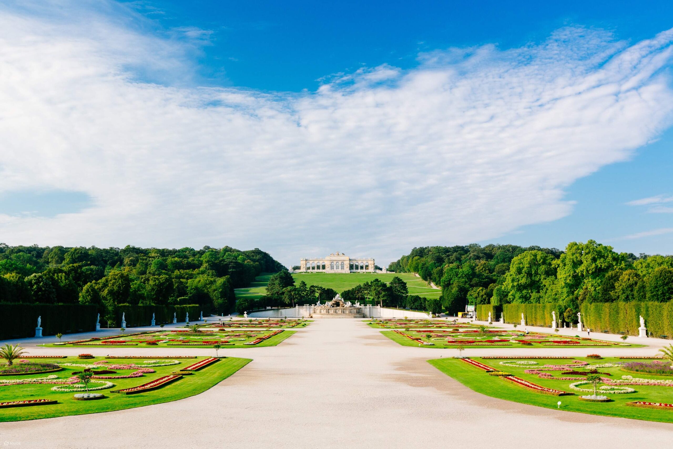 Keindahan Abadi Istana Schönbrunn: Warisan Kekaisaran Austria