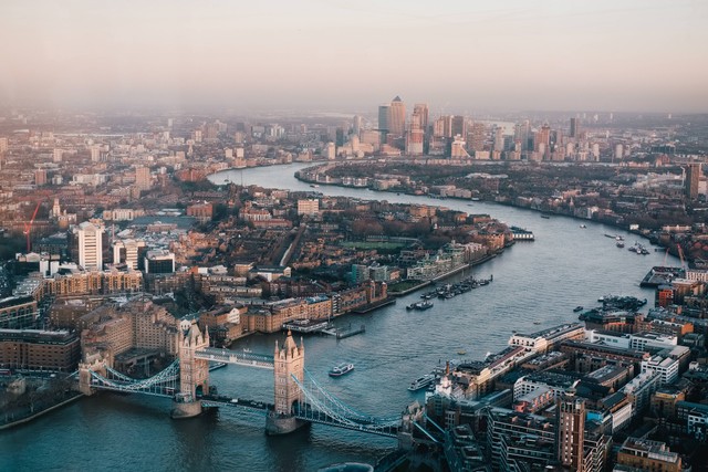 Sungai Thames: Nadi Kehidupan yang Mengalir di Tengah Kota London