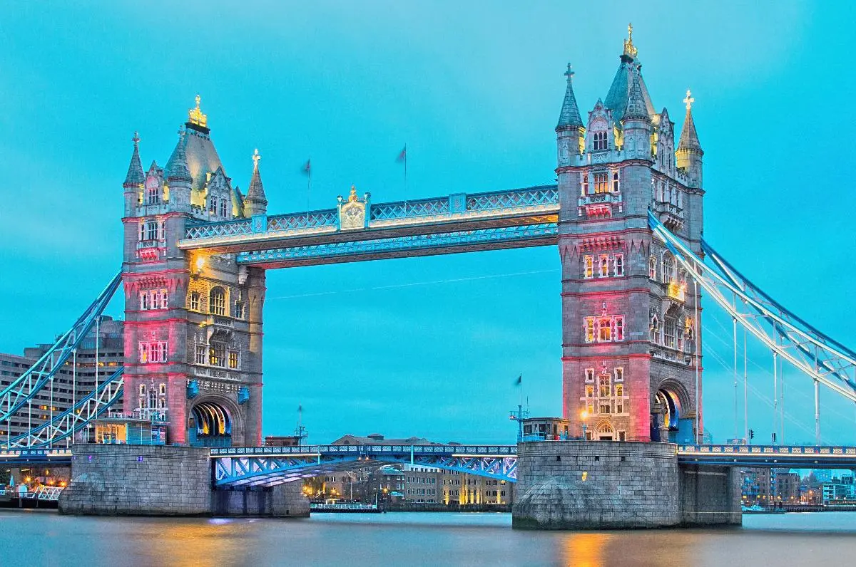 Tower Bridge: Ikon Arsitektur dan Sejarah London