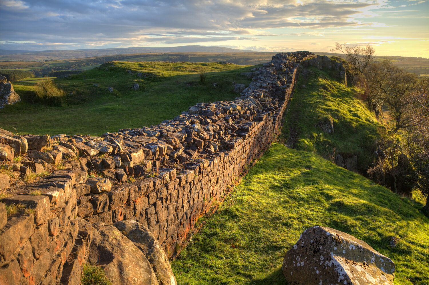 Hadrian’s Wall: Peninggalan Sejarah Romawi yang Menakjubkan