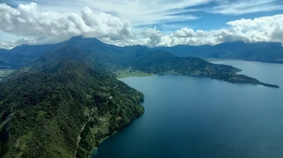 Danau Paniai: Permata Tersembunyi di Pegunungan Papua
