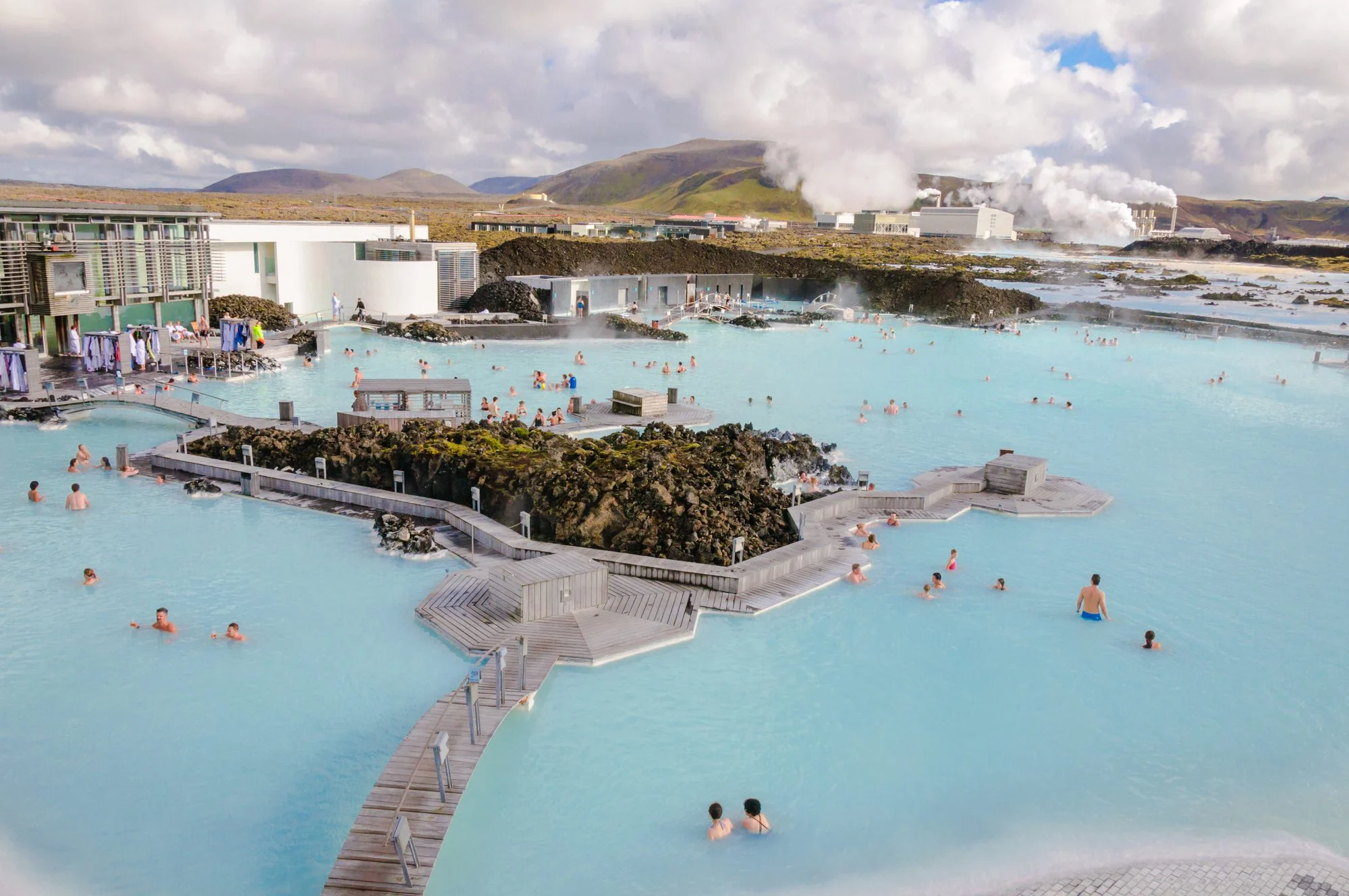 Blue Lagoon: Spa Geotermal Ikonik di Islandia