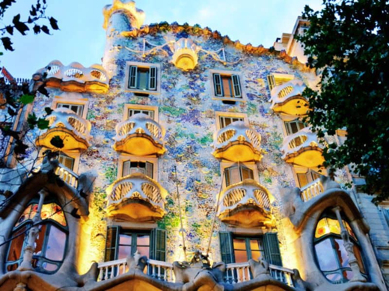 Casa Batlló: Karya Arsitektur Gaudí yang Memukau di Barcelona