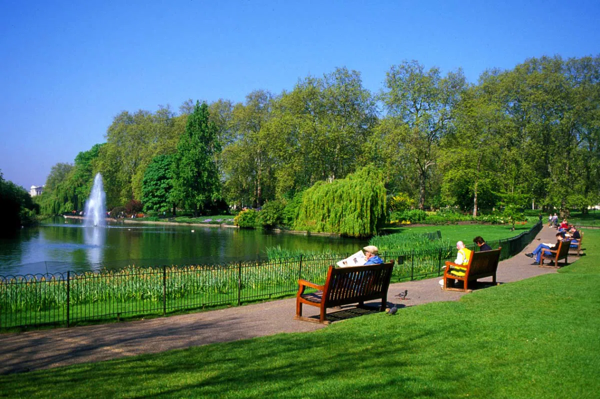 Hyde Park: Oase Hijau di Jantung Kota London