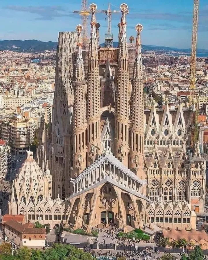 Kuil Penebusan di Sagrada Familia: Simbol Iman dan Kejeniusan Arsitektur