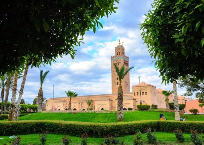 Masjid Koutoubia: Ikon Keagamaan dan Arsitektur Marrakesh