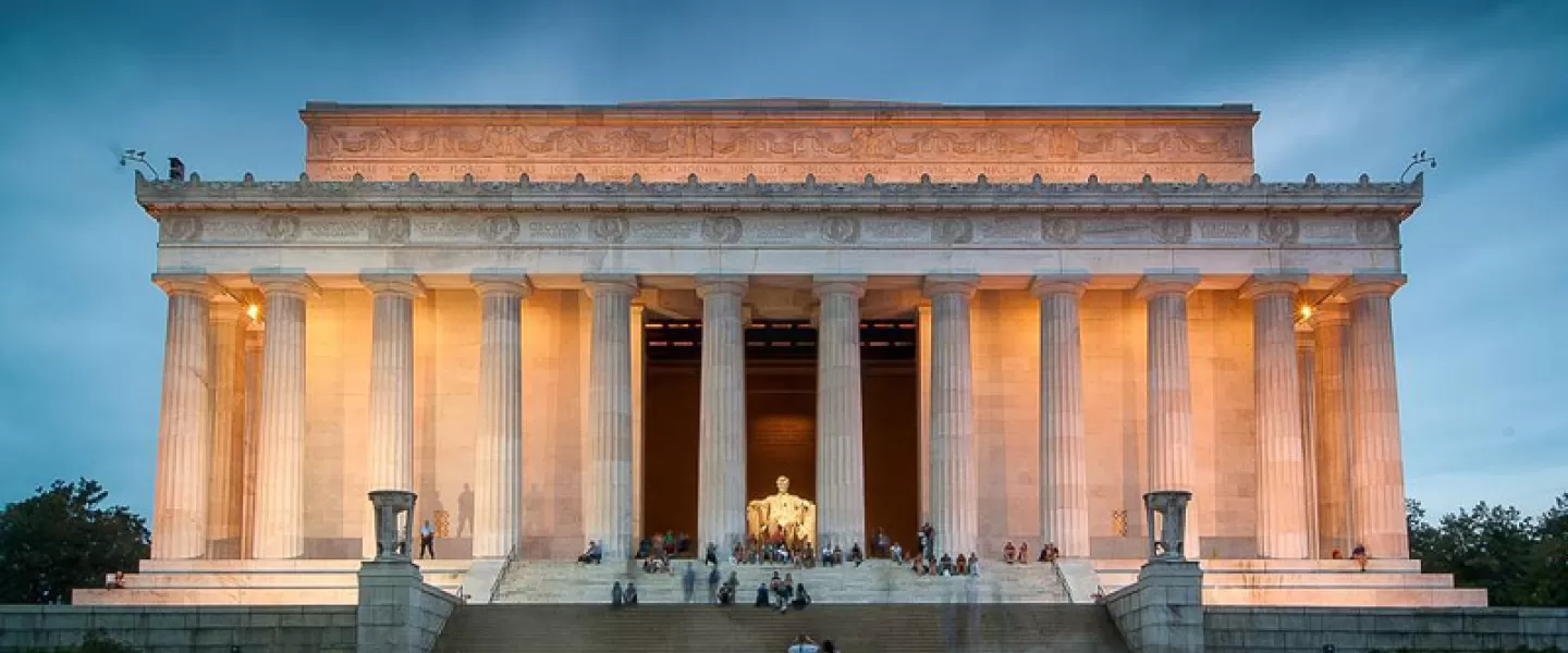 Lincoln Memorial: Monumen Ikonik untuk Presiden Abraham Lincoln