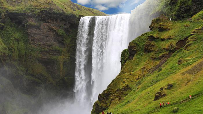 Air Terjun Skogafoss: Keindahan Alam Islandia yang Memukau