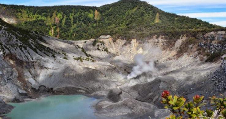“Keindahan Alami Tangkuban Perahu yang Menakjubkan”