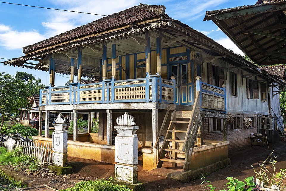 Keindahan dan Filosofi Rumah Adat Nuwo Sesat di Papua