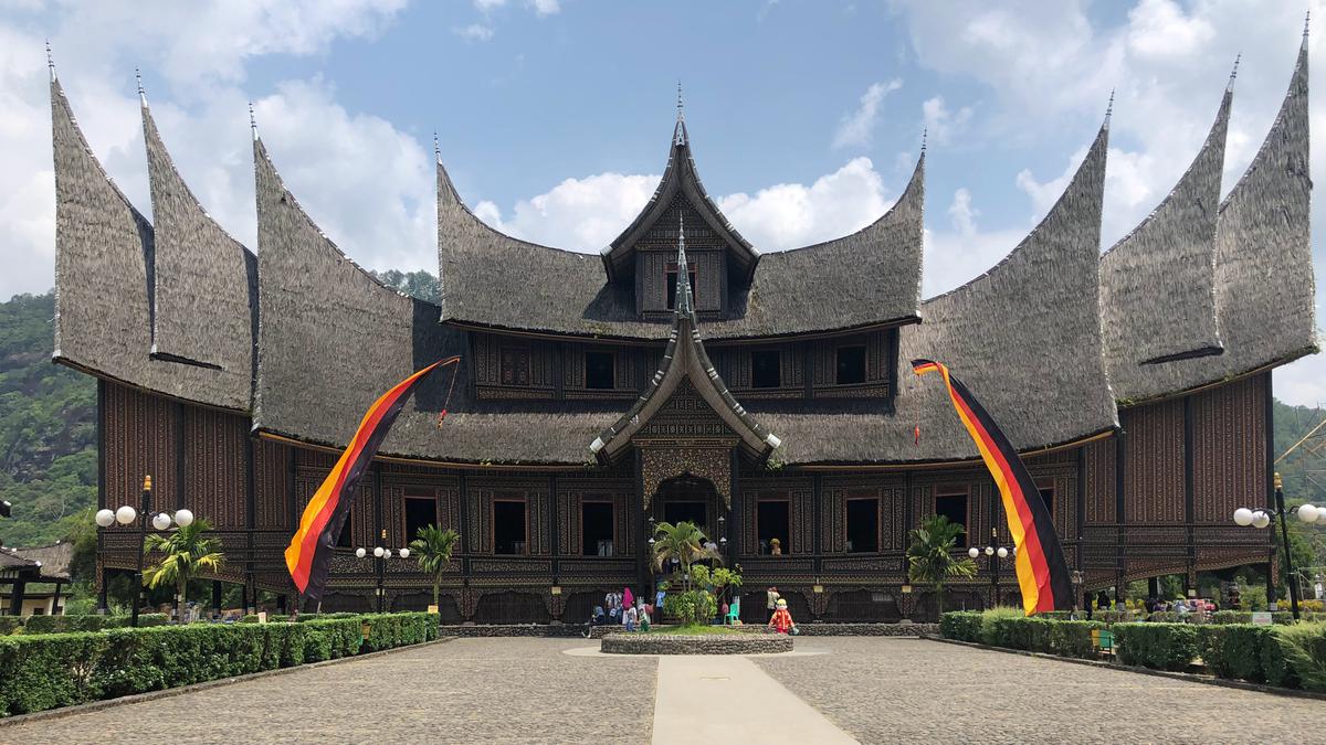 Keindahan dan Fungsi Rumah Adat Rumah Gadang di Sumatera Barat