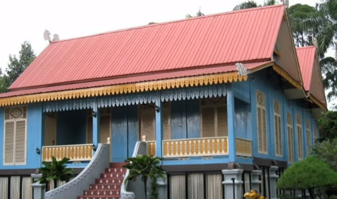 Keunikan Rumah Adat Rumah Melayu Lipat Kajang di Indonesia