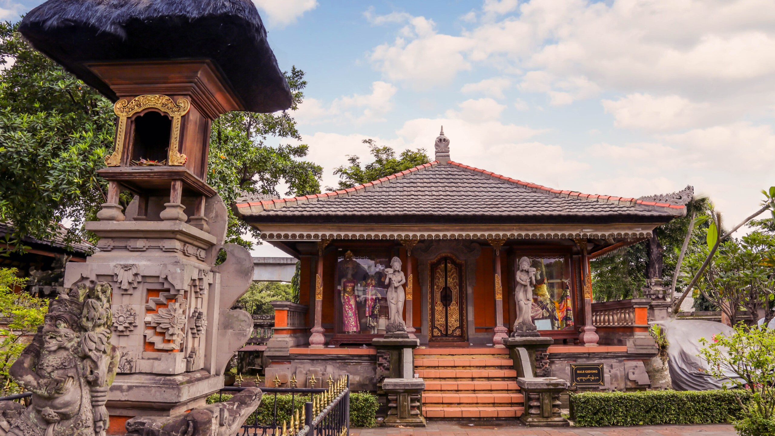 Keunikan Rumah Adat Sesadu: Warisan Budaya Bali yang Menawan
