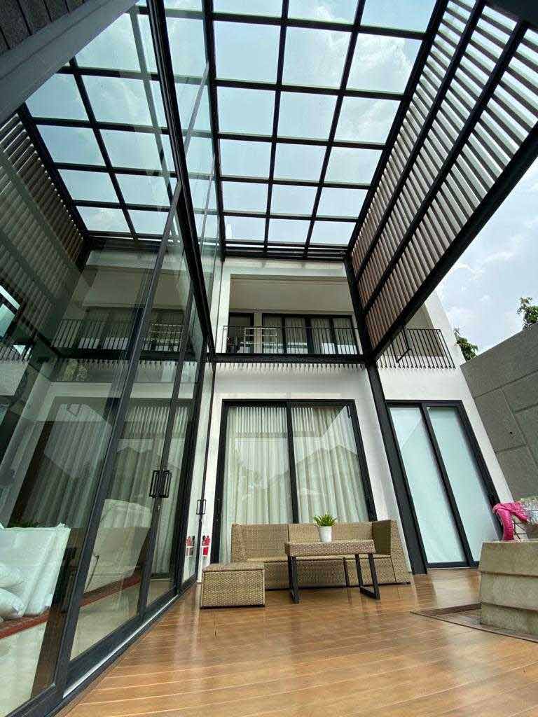 Mengenal Desain Rumah Atap Kaca untuk Tampilan Modern dan Elegan