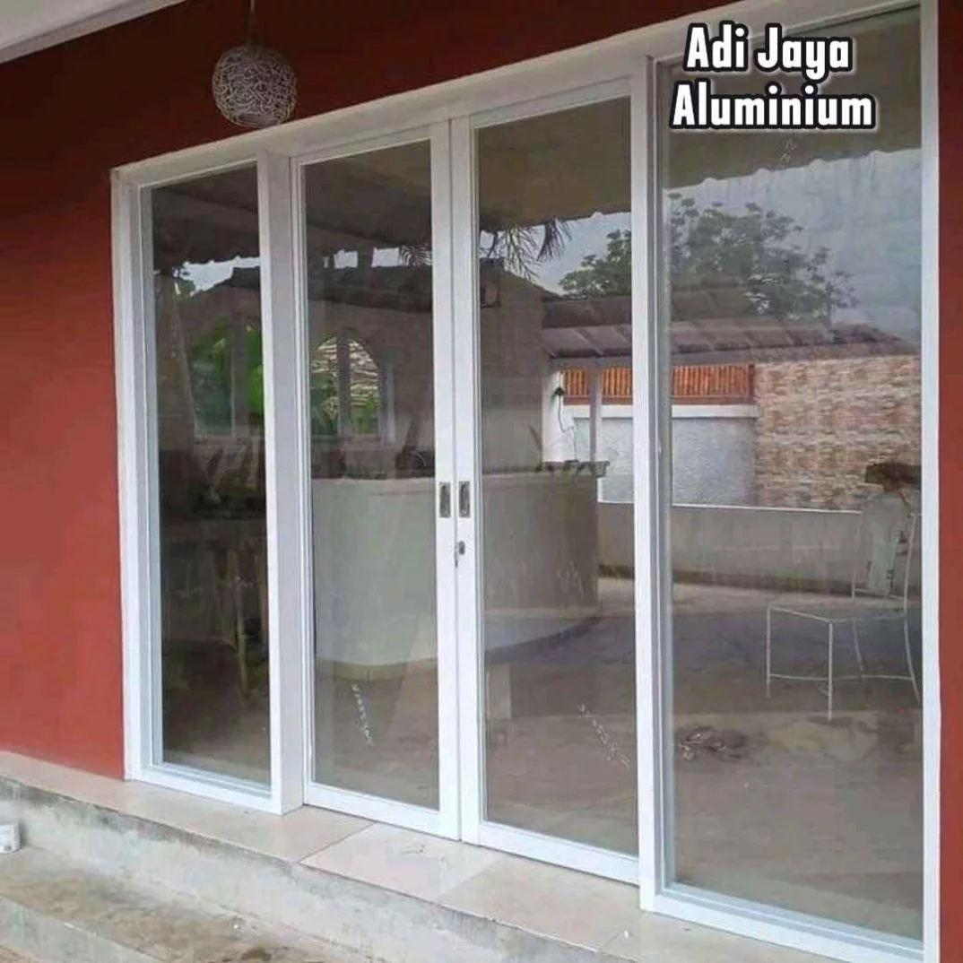 Pintu Kaca Besar Mewah dan Transparan untuk Tampilan Elegan