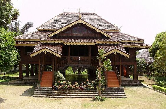 Rumah Adat Bubungan Lima: Simbol Budaya dan Arsitektur Tradisional