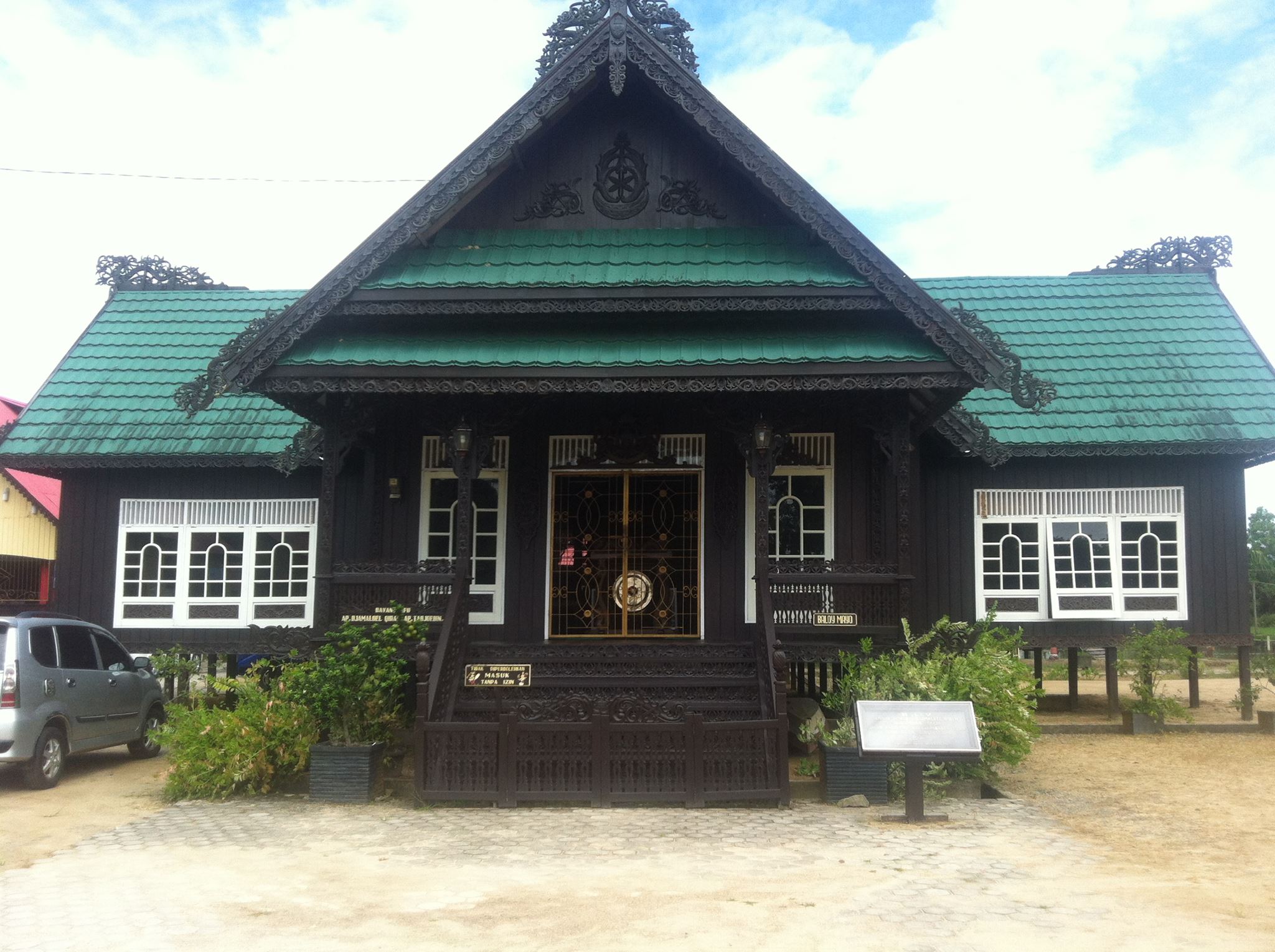 Rumah Adat Rumah Baloy: Keindahan Arsitektur Tradisional Kalimantan