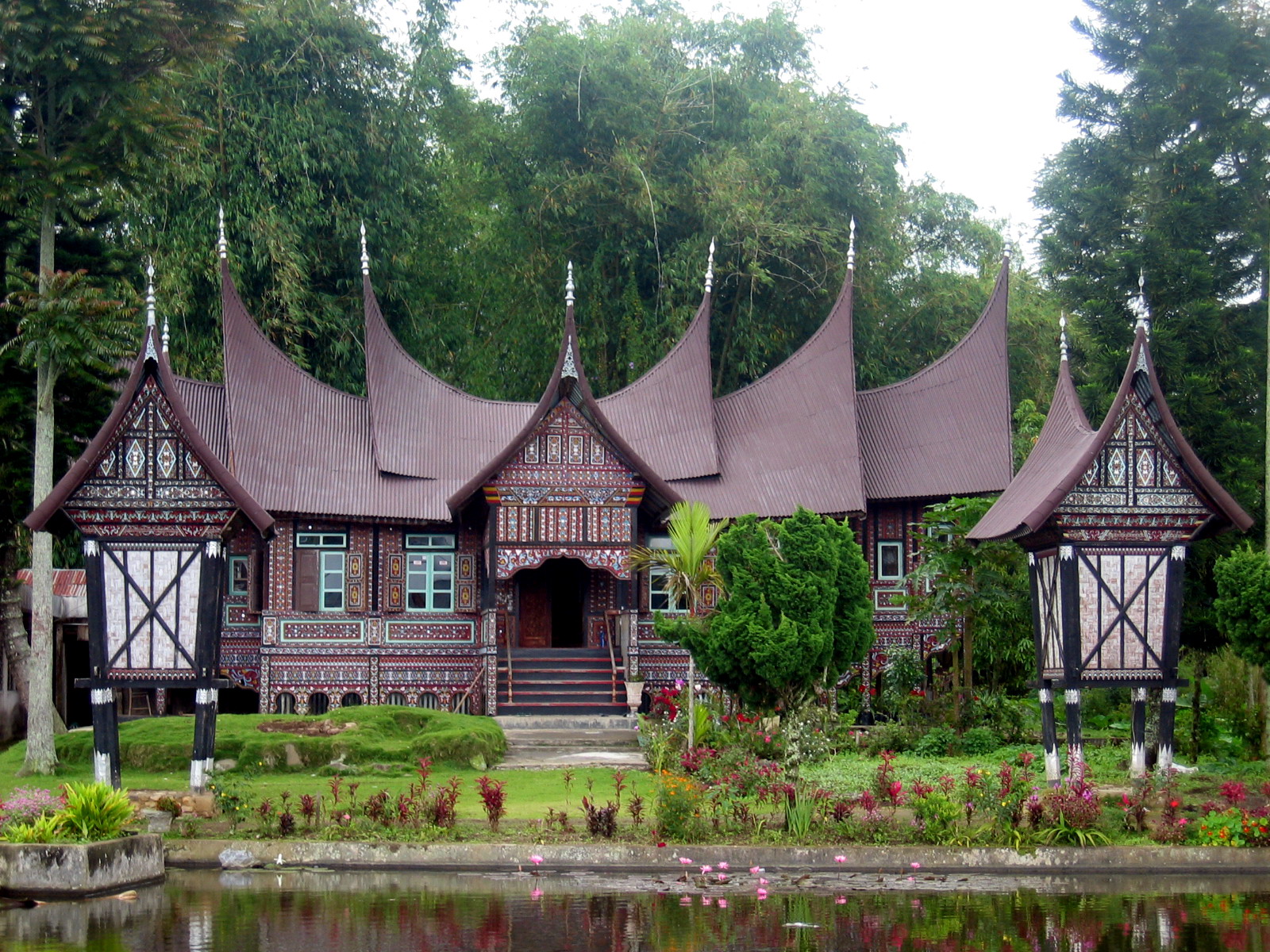 Rumah Adat Rumah Gadang Surambi Papek: Warisan Budaya Minangkabau