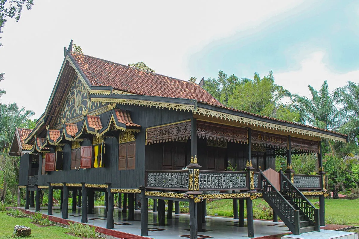 Rumah Adat Rumah Kambik: Warisan Budaya dan Arsitektur Tradisional