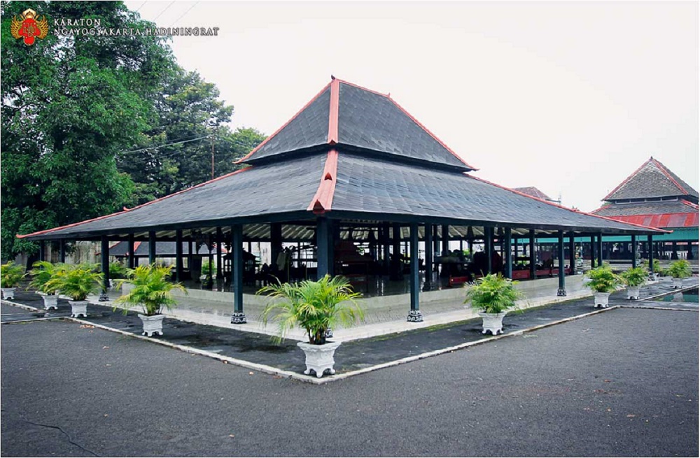 Keindahan dan Ciri Khas Rumah Adat Bangsal Kencono