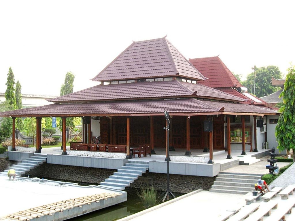 Keindahan dan Ciri Khas Rumah Adat Rumah Joglo Hageng