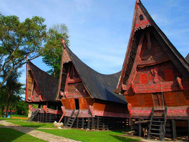 Keindahan dan Ciri Khas Rumah Adat Rumah Pakpak di Sumatera