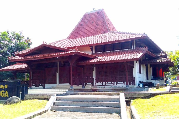 Keindahan dan Ciri Khas Rumah Adat Rumah Panggang Pe
