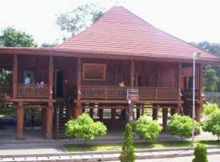 Keindahan dan Keunikan Rumah Adat Nuwou Sesat di Nusa Tenggara Timur