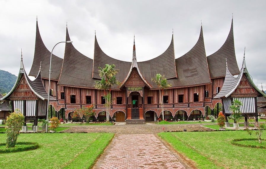 Keindahan dan Keunikan Rumah Adat Rumah Gobel di Indonesia