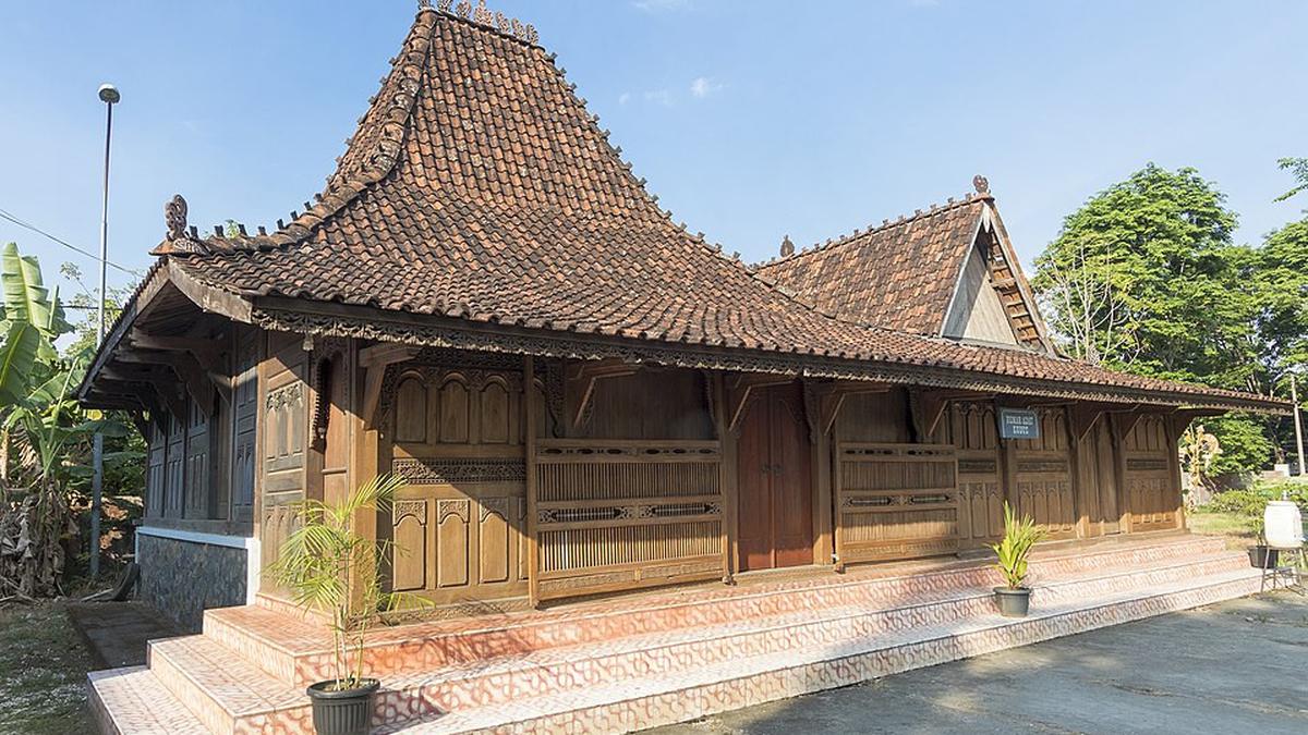 Keindahan dan Keunikan Rumah Adat Rumah Joglo Sinom