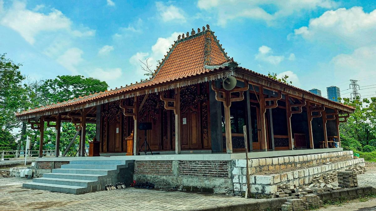 Keindahan dan Makna Rumah Adat Rumah Tajug di Indonesia