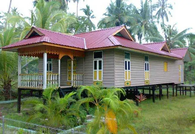Keindahan Rumah Adat Melayu Atap Limas Potong yang Tradisional