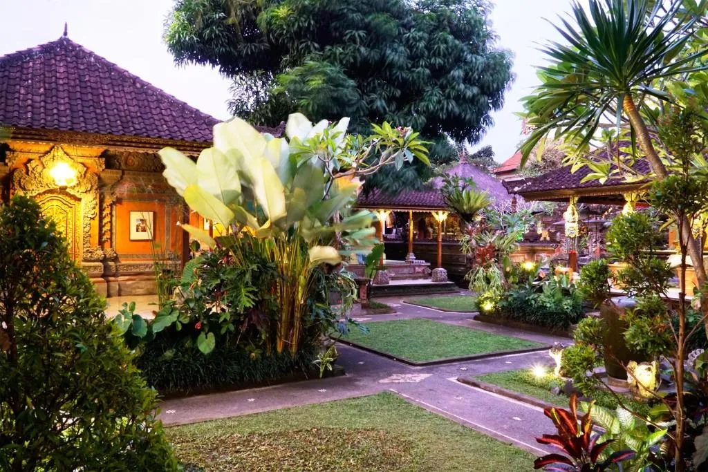 Keindahan Rumah Adat Rumah Paweregan: Warisan Budaya Bali
