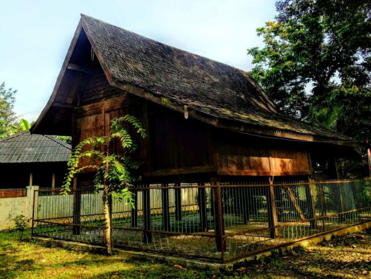 Keindahan Rumah Adat Rumah Saung Ranggon di Jakarta