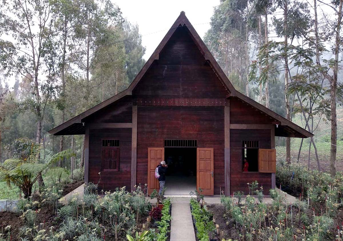 Keindahan Rumah Adat Suku Tengger di Jawa Timur