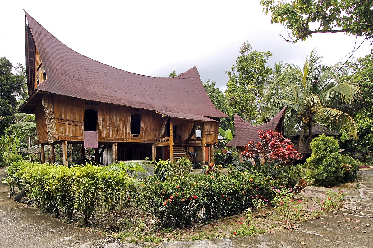 Keunikan Rumah Adat Rumah Atap Lontik di Indonesia