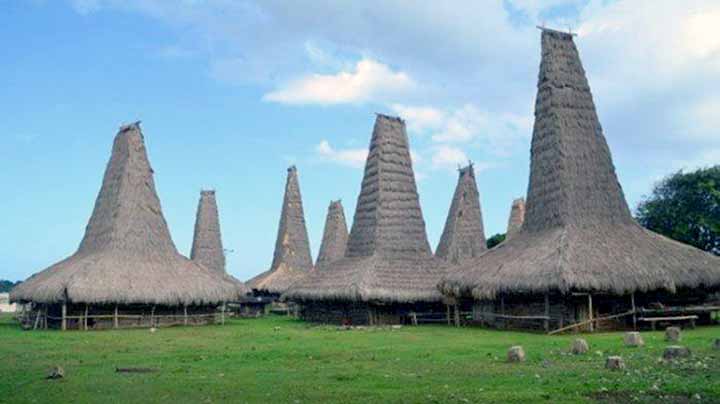 Keunikan Rumah Adat Rumah Sao Ata Mosa Lakitana di Nusa Tenggara