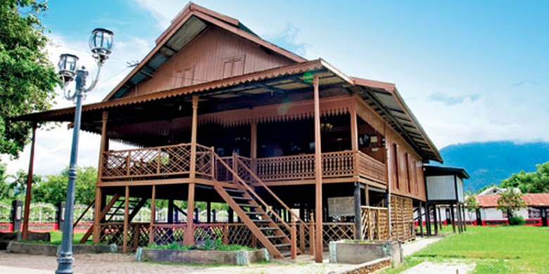 Mengenal Rumah Adat Rumah Souraja: Warisan Budaya Papua