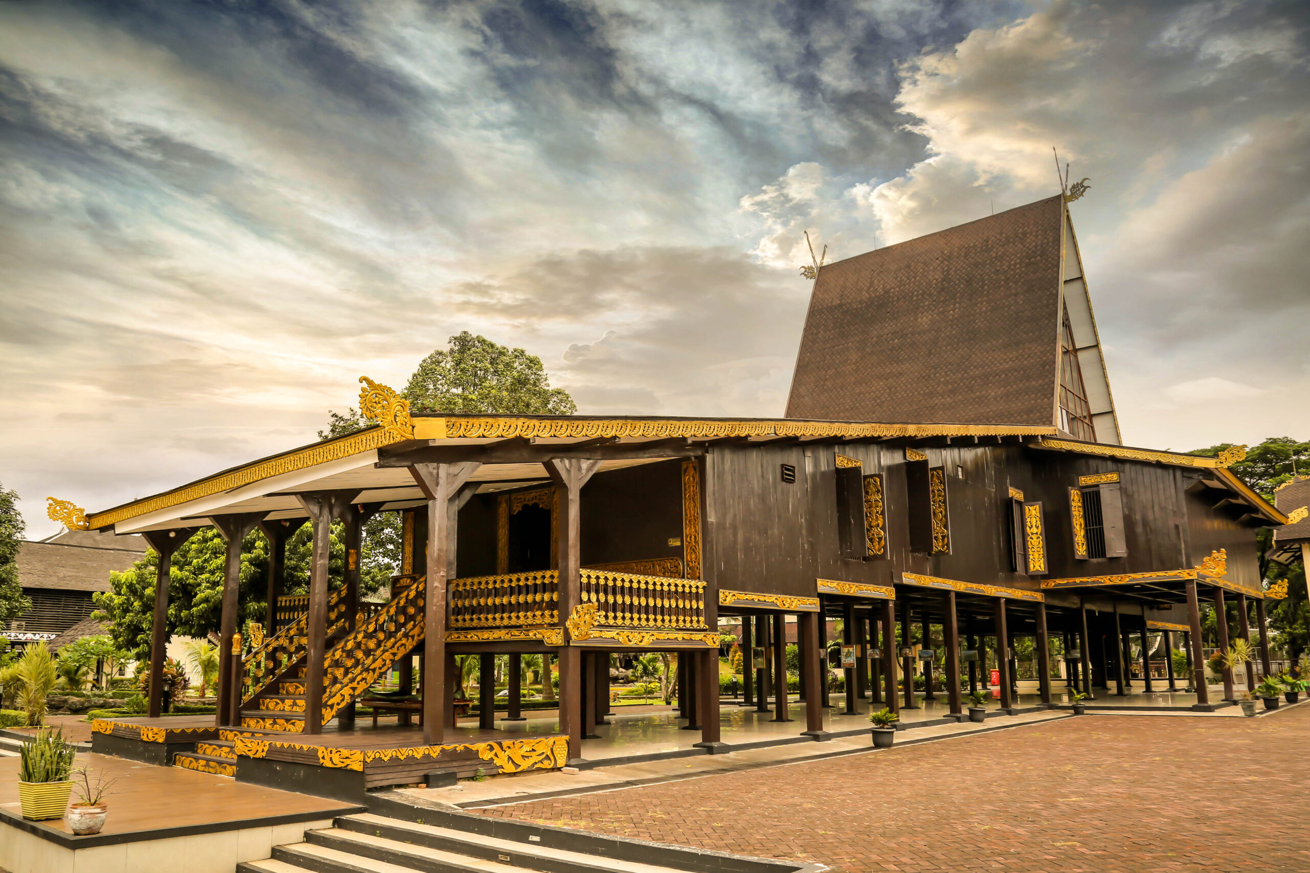 Rumah Adat Palimasan: Simbol Budaya dan Keunikan Arsitektur Indonesia