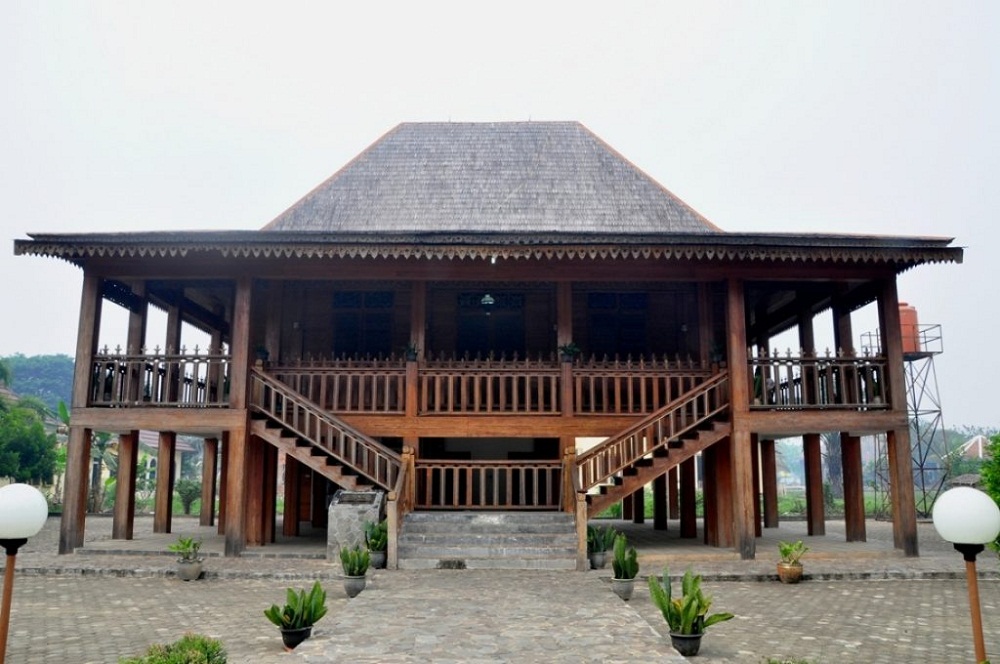 Rumah Adat Rumah Limas: Arsitektur Tradisional Sumatera Selatan