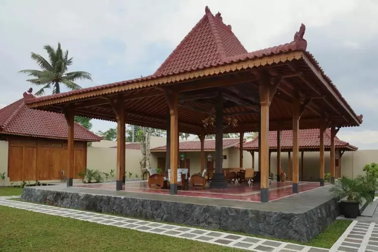 Keindahan dan Ciri Khas Rumah Adat Rumah Joglo Sinom