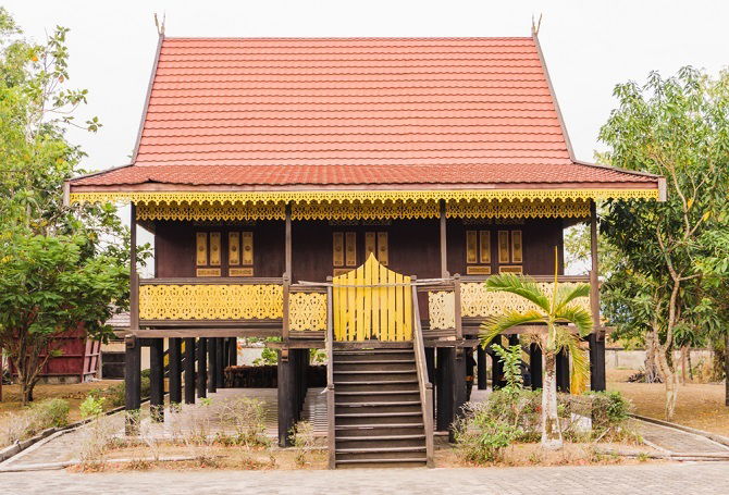 Keindahan dan Ciri Khas Rumah Adat Rumah Kajang Leko