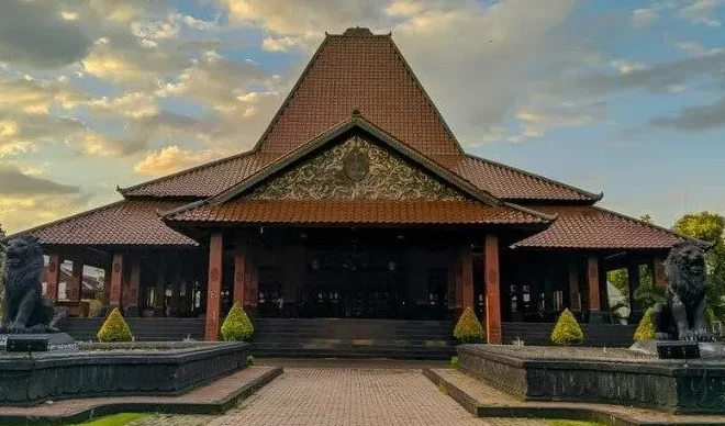Keindahan dan Fungsi Rumah Adat Rumah Joglo di Indonesia