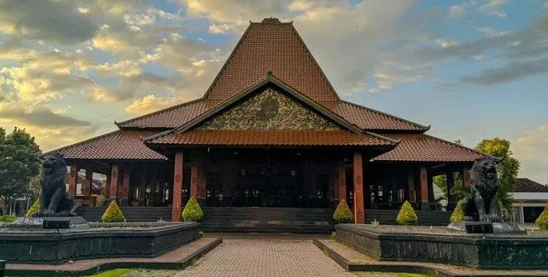 Keindahan dan Fungsi Rumah Adat Rumah Joglo di Indonesia
