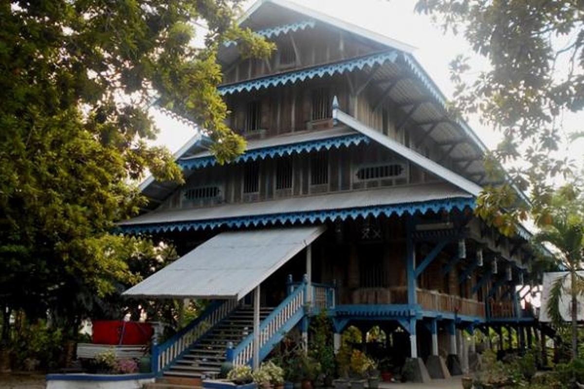 Keindahan dan Keunikan Rumah Adat Rumah Banua Tada