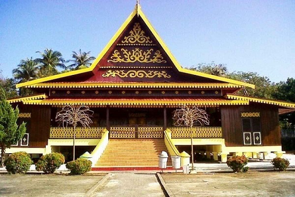 Keindahan Rumah Adat Rumah Balai Selaso Jatuh di Indonesia
