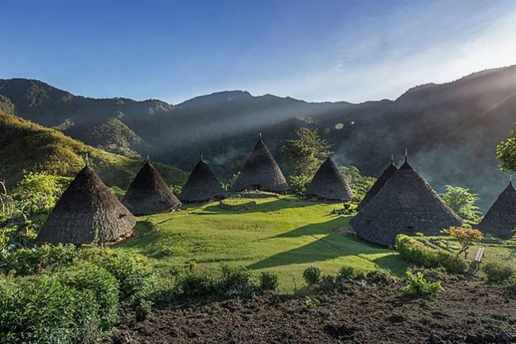 Keunikan Rumah Adat Mbaru Niang dari Nusa Tenggara Timur