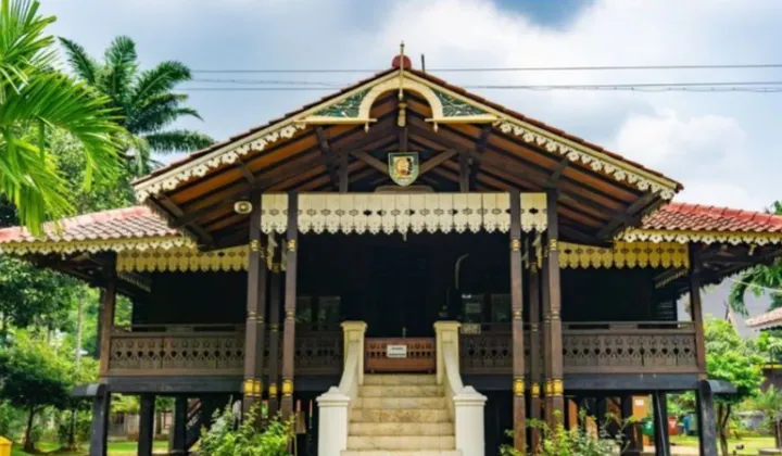 Mengenal Rumah Adat Bubungan Lima: Arsitektur Tradisional Aceh