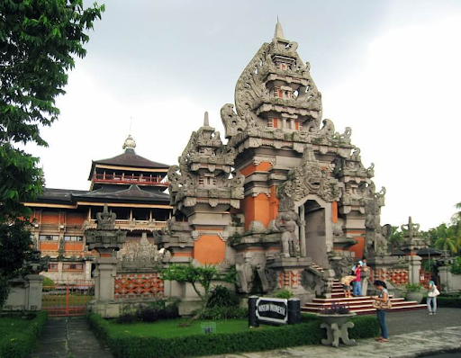 Rumah Adat Rumah Pamerajan: Keindahan Arsitektur Tradisional Bali