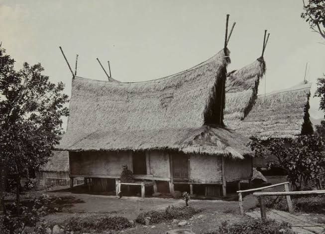 Keindahan dan Ciri Khas Rumah Adat Imah Jolopong di Sumatera Barat